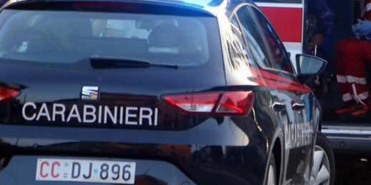 Livorno, uccide il padre con una coltellata e poi tenta il suicidio