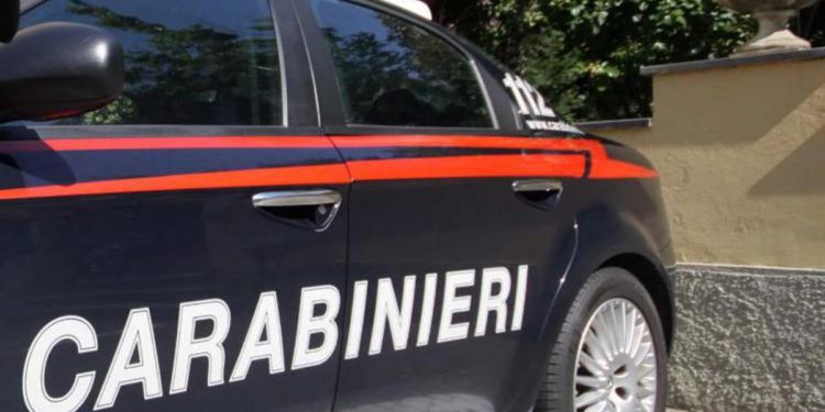 Mantova, 13enne aggredita da coetanee con le forbici