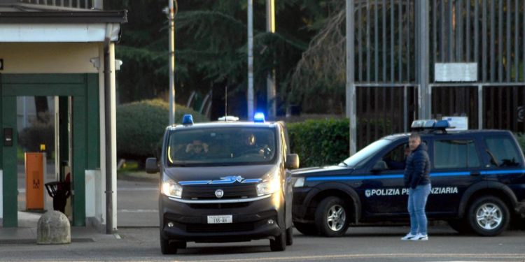 Cospito, il legale: “Ricovero verosimile, Stato ha dovere di salvargli la vita”