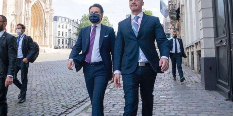 Casalino: “Errore non candidarmi ma lo farò – ho fatto sesso con centinaia di donne”