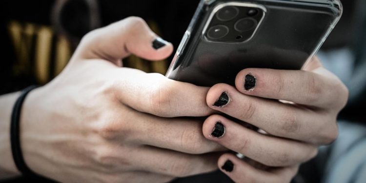 Altroconsumo, Vodafone miglior operatore di rete mobile 4G in Italia nel 2022