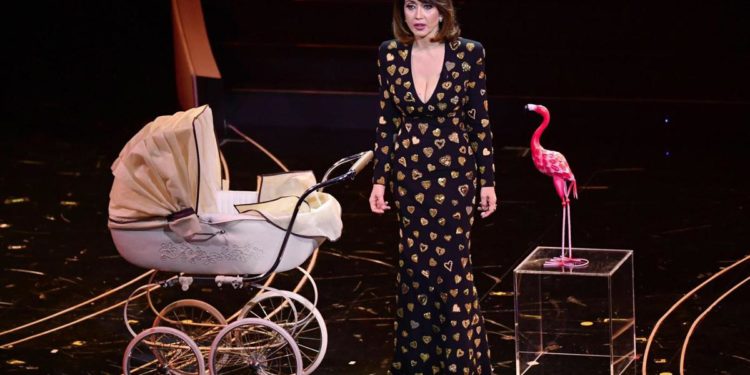 Sanremo 2023, Amadeus: “Monologo Francini tardi? Condivisa con lei priorità della gara”