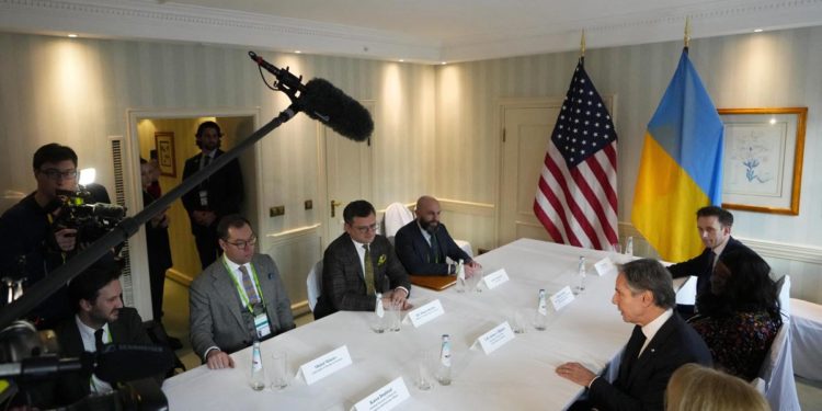 Ucraina, G7: “Sanzioni a Paesi che forniscono sostegno materiale a Russia per guerra”