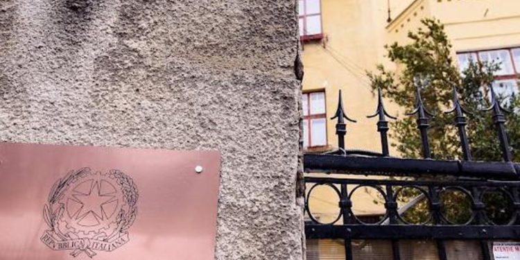 Cospito, in Romania striscione di solidarietà al consolato italiano di Cluj-Napoca