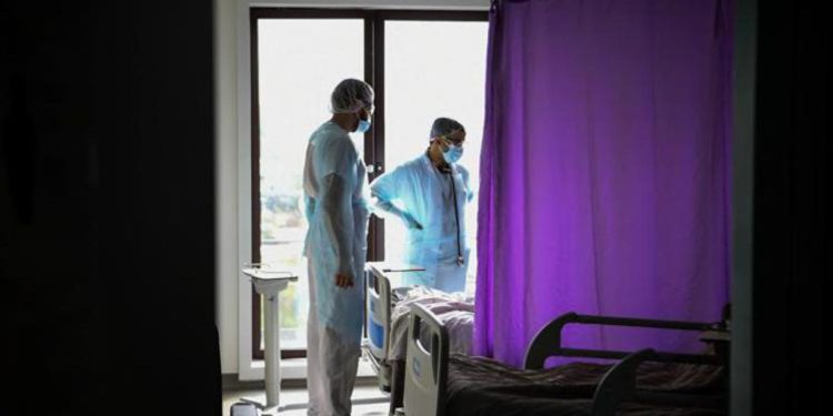 Covid, Oms: in un mese collano i contagi ma aumentano i morti nel mondo