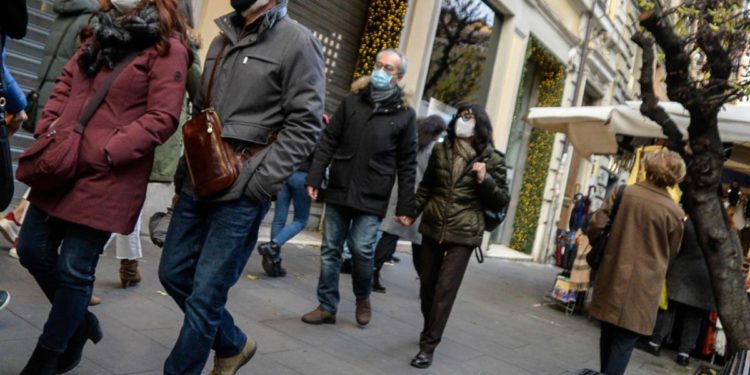 Covid oggi Lazio, 908 nuovi casi e 3 decessi: a Roma 601 contagi