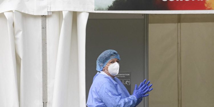 Covid oggi Italia, Lazio e Liguria a rischio alto