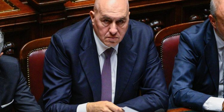 Anarchici, Crosetto: “Stato sotto attacco, evitare polemica politica”