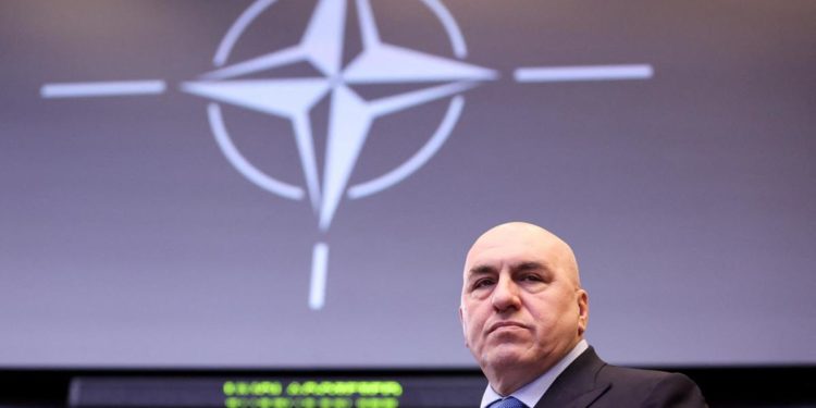 Ucraina, Crosetto: “Tutta la Nato vuole pace, ma bisogna essere in due”