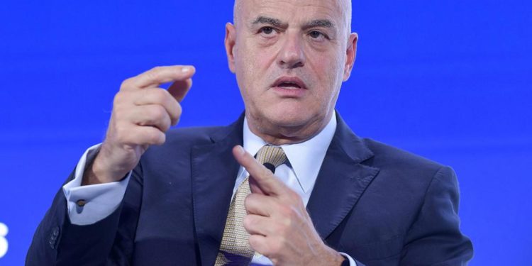 Nomine, Descalzi nel mirino della Lega: i fatti e la partita Eni