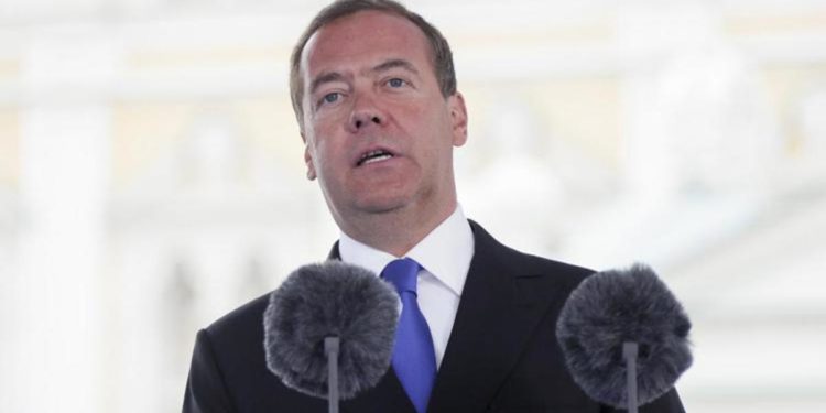 Ucraina, Medvedev: “Sconfiggeremo neonazismo”