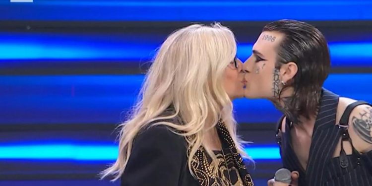 Sanremo 2023, Rosa Chemical bacia anche Venier: “E’ il Festival dell’amore”