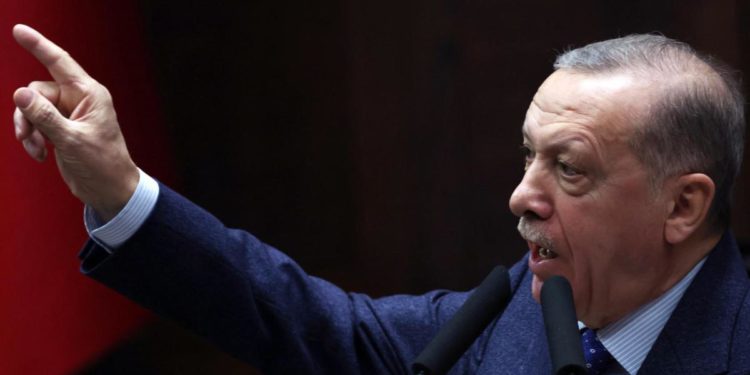 Turchia, 9 Paesi chiudono consolati: Ankara convoca ambasciatori