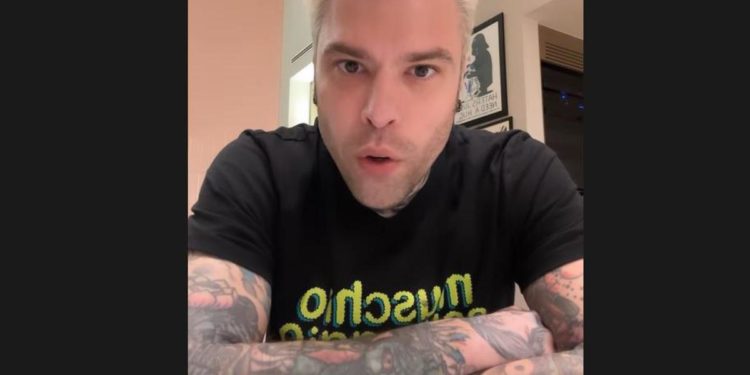 Fedez rompe silenzio social: “Inchiesta tv per scoprire se sono gay…”
