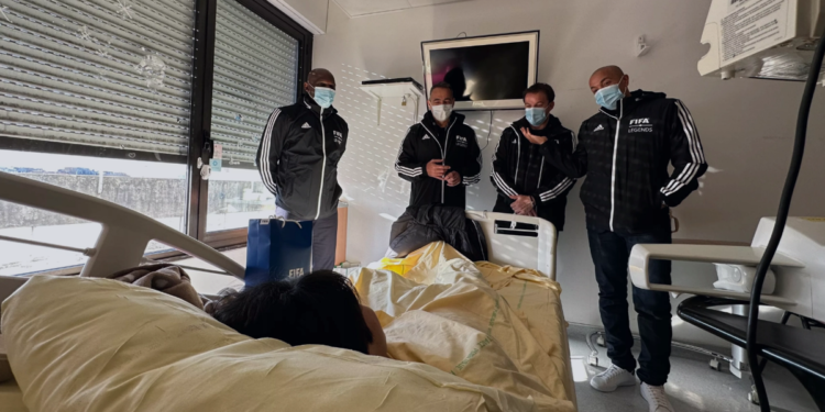 Del Piero e altre tre leggende Fifa visitano bimbi in ospedale a Parigi