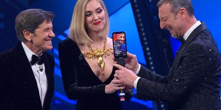 Sanremo 2023, Fiorello show: “Domani dirigenti Rai a casa…”