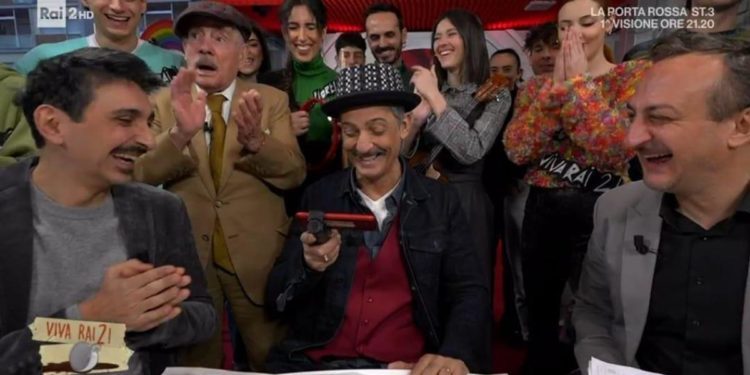 Sanremo 2023, Fiorello ‘svela’ lettera Zelensky: “Vi libererò da Amadeus”