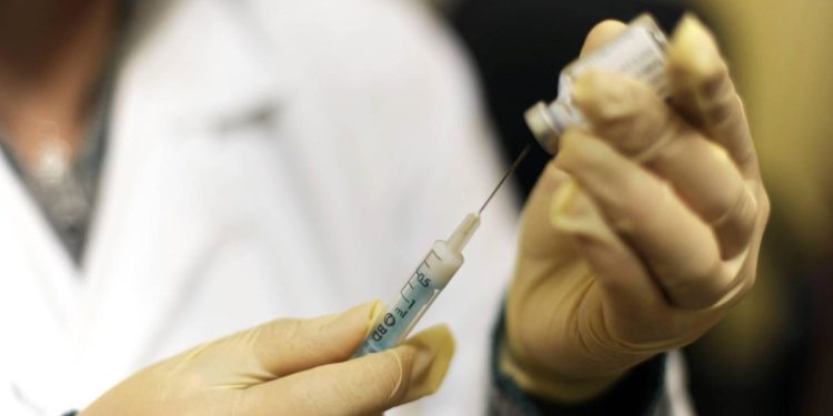 Covid, Ema: “Rimarrà e va gestito, si va verso vaccini annuali”