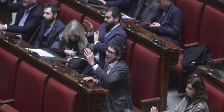 Cospito, bagarre in Aula alla Camera: cosa è successo