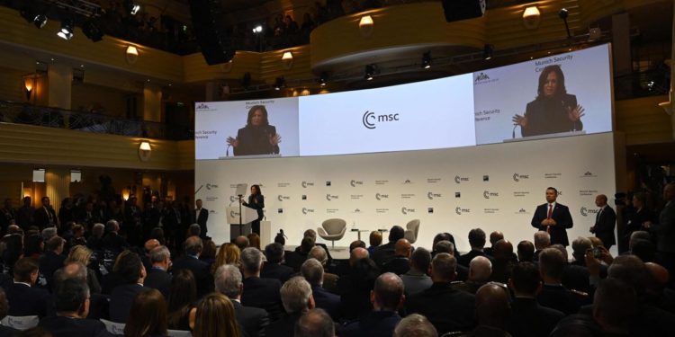 Ucraina, G7 conferma sostegno a Kiev: “Russia via da Zaporizhzhia”