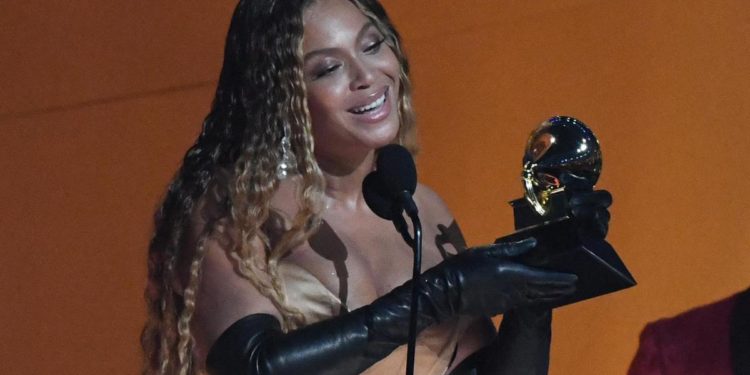 Grammy 2023, Beyoncé fa la storia: Maneskin a mani vuote