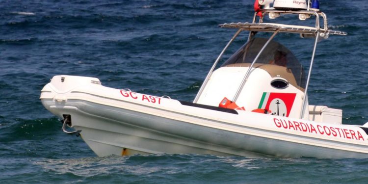 Migranti, naufragio davanti coste Crotone: 34 morti