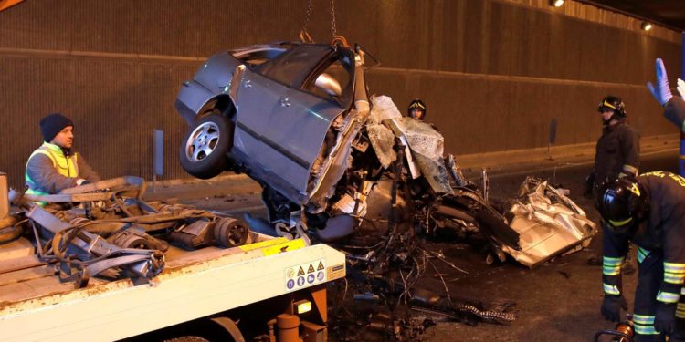 Frontale in galleria A14: morti l’atleta Andrea Silvestrone e i due figli