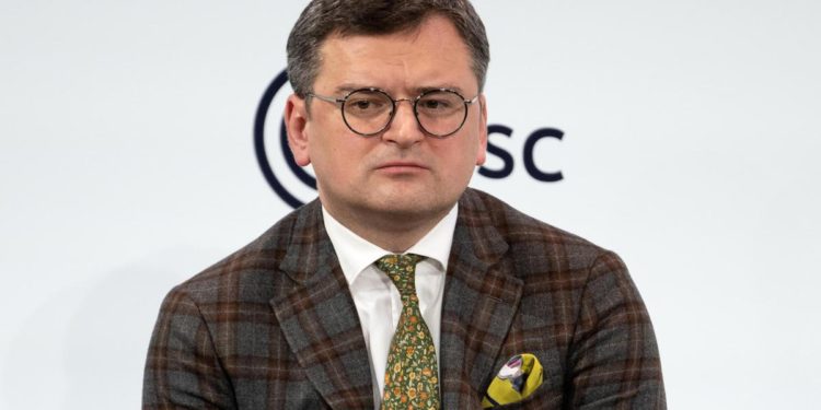 Ucraina, Kuleba: “Avremo jet dagli alleati, è solo questione di tempo”