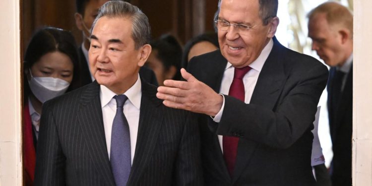 Russia-Cina, Lavrov incontra Wang Yi: “Pronti a difendere interessi reciproci”