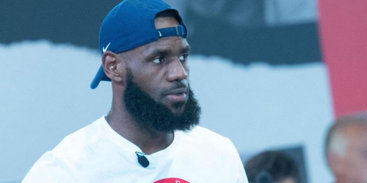Basket, LeBron James nella leggenda Nba: è il miglior realizzatore di sempre
