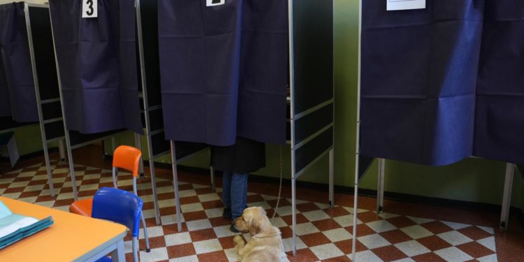 Elezioni regionali 2023 Lazio e Lombardia, urne aperte fino alle 15