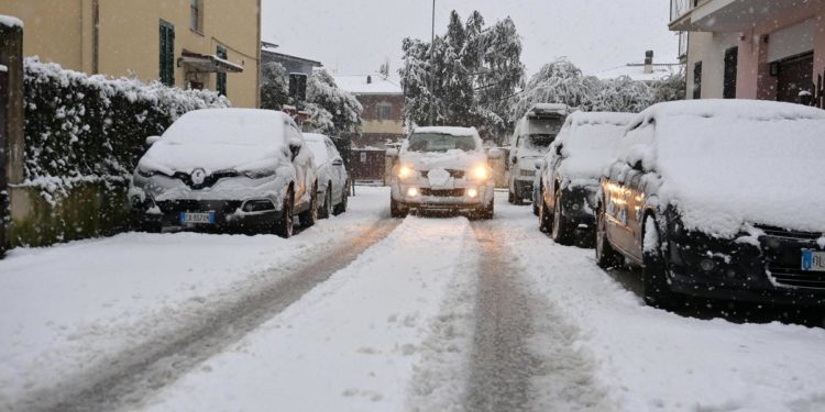 Maltempo Italia, freddo intenso e neve a quote basse fino a giovedì: le previsioni