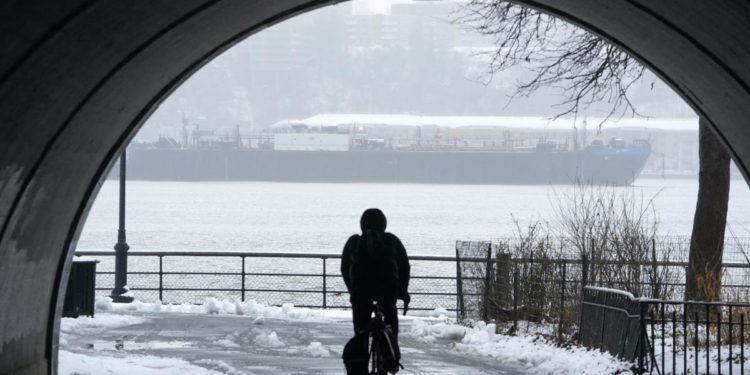 Maltempo, allerta meteo arancione e gialla domani 1 marzo: regioni coinvolte
