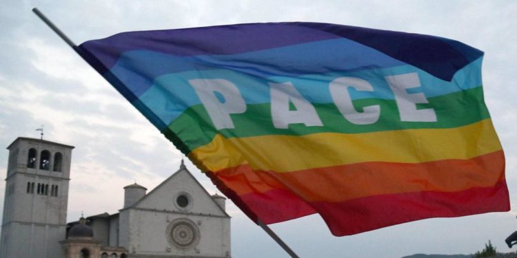 Ucraina, marcia della pace in notturna a un anno da inizio guerra