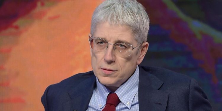 Mario Giordano e l’inviata di ‘Fuori dal Coro’ aggredita: “Per Fedez solo 2 paroline”