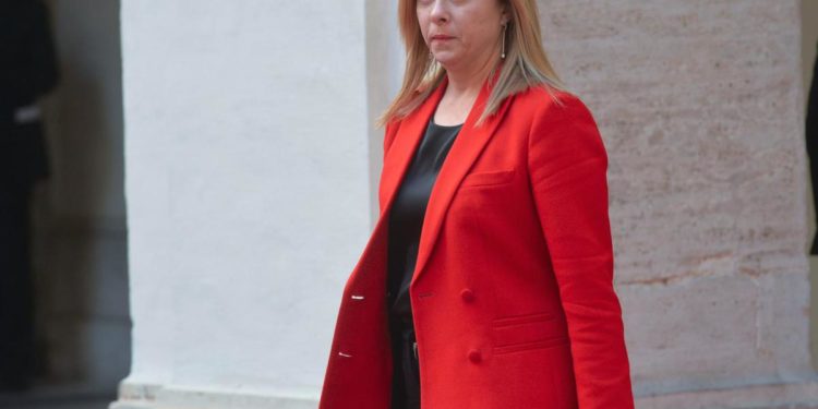 Meloni: “Donzelli e Delmastro? Non servono dimissioni”