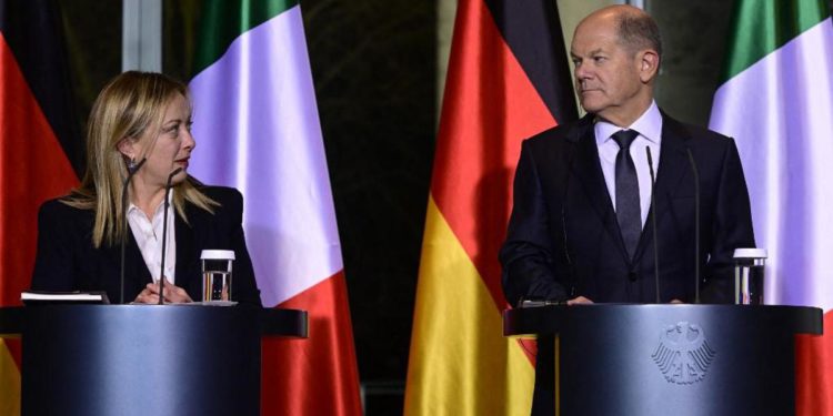 Meloni, l’esordio a Berlino: “Su anarchici non dividiamoci”