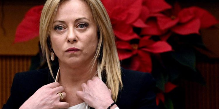 Meloni a Berlino, attesa per l’esordio: sul tavolo migranti, energia e Ucraina
