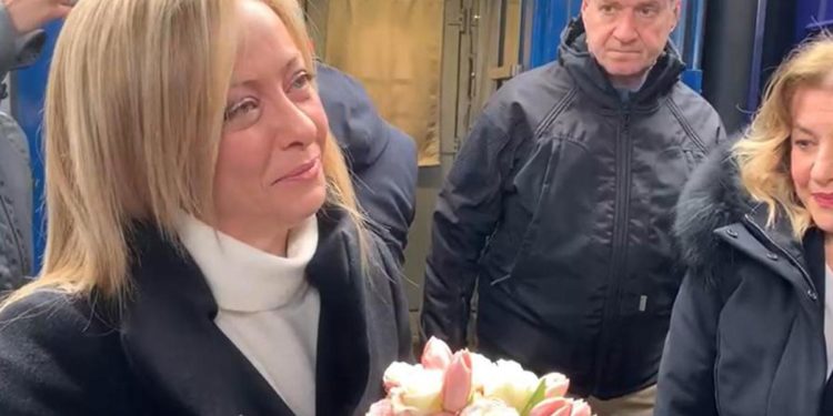 Ucraina, Meloni arrivata a Kiev: visita Bucha e Irvin poi incontro con Zelensky