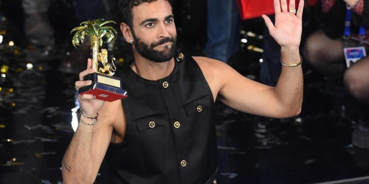 Sanremo 2023, Mengoni: “Dedico festival a donna che mi ha messo al mondo”