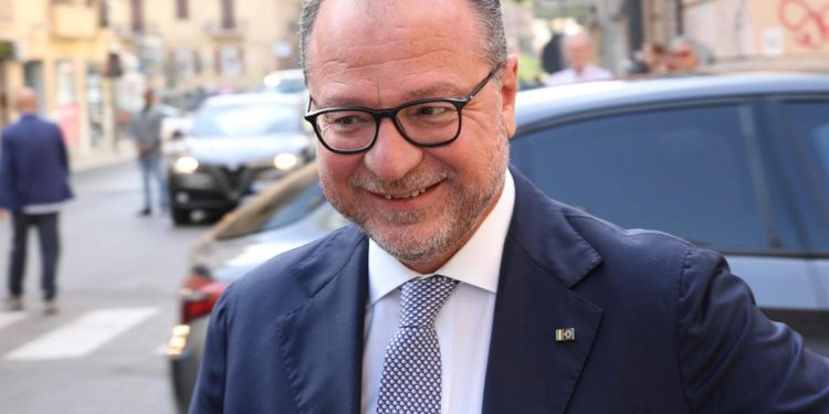 Forza Italia, Mulè: “Berlusconi è il sole del partito”