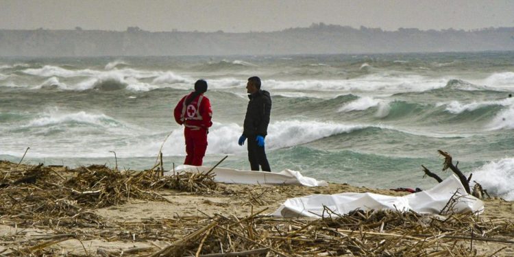 Migranti, naufragio Crotone: barca partita da Turchia verso Calabria