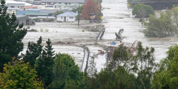 Nuova Zelanda, almeno 4 morti e 1400 dispersi per il ciclone Gabrielle
