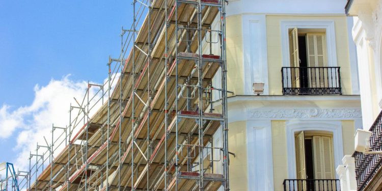 Superbonus, Meloni difende decreto. Oggi incontro governo-imprese