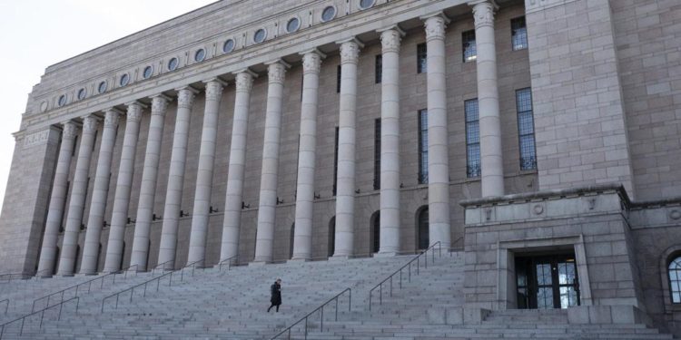 Russia, Finlandia inizia costruzione muro al confine