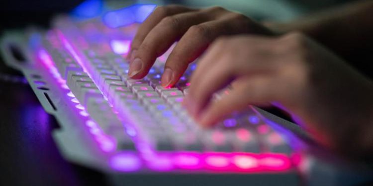 Attacco hacker in corso: migliaia di server down nel mondo, Italia colpita