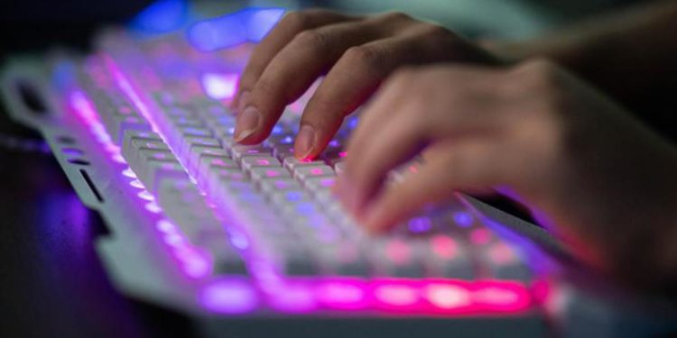 Attacco hacker a Italia: colpiti siti ministeri, imprese e banche