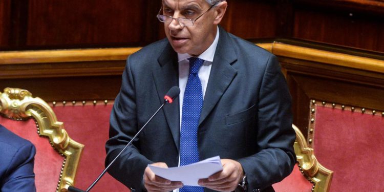 Migranti, Piantedosi: “Nuove norme su rimpatri, asilo e ingresso”