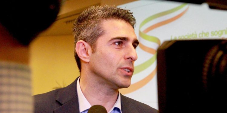 +Europa, alta tensione: Bonino blinda logo, ira Pizzarotti