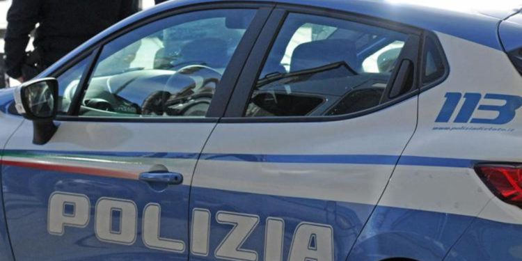 Napoli, rapina in villa a San Sebastiano: famiglia minacciata e legata